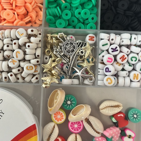 NWOT Clay Bead Bracelet Making Kit - Picture 6 of 7